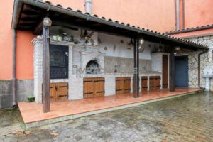09 villino montecomparti cucina esterna