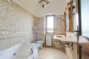 11 villino montecomparti bagno