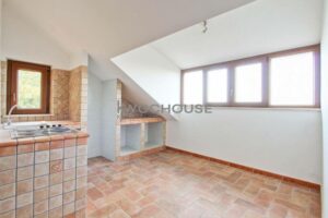 17 villino montecomparti cucina3