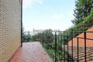 20 villino montecomparti balcone